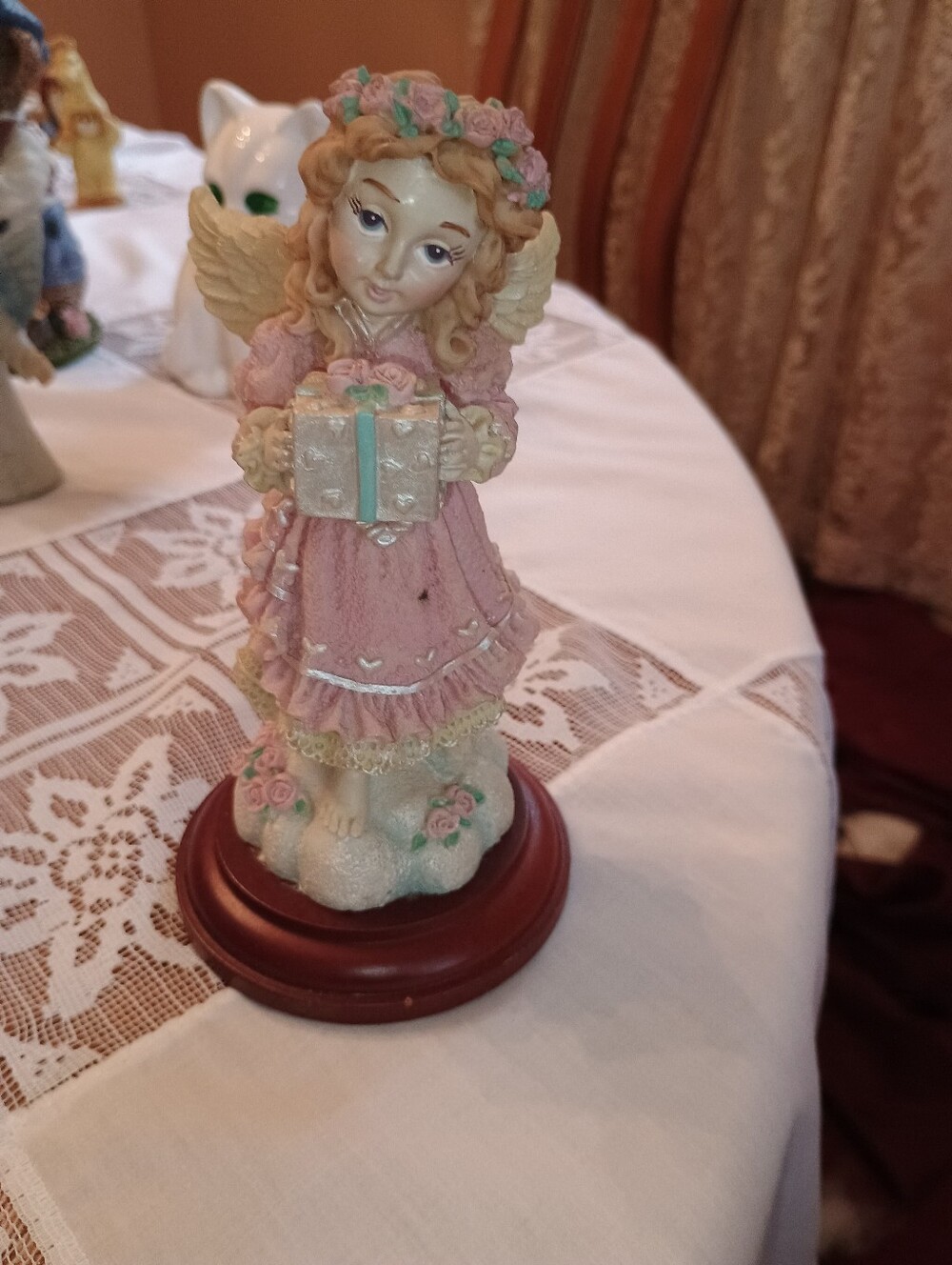 Vintage House of Lloyd Giving Angel 1996 Christmas around the world 6 x 3